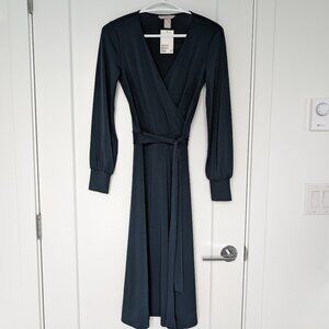 (NWT) H&M - V-Neck Wrap Dress